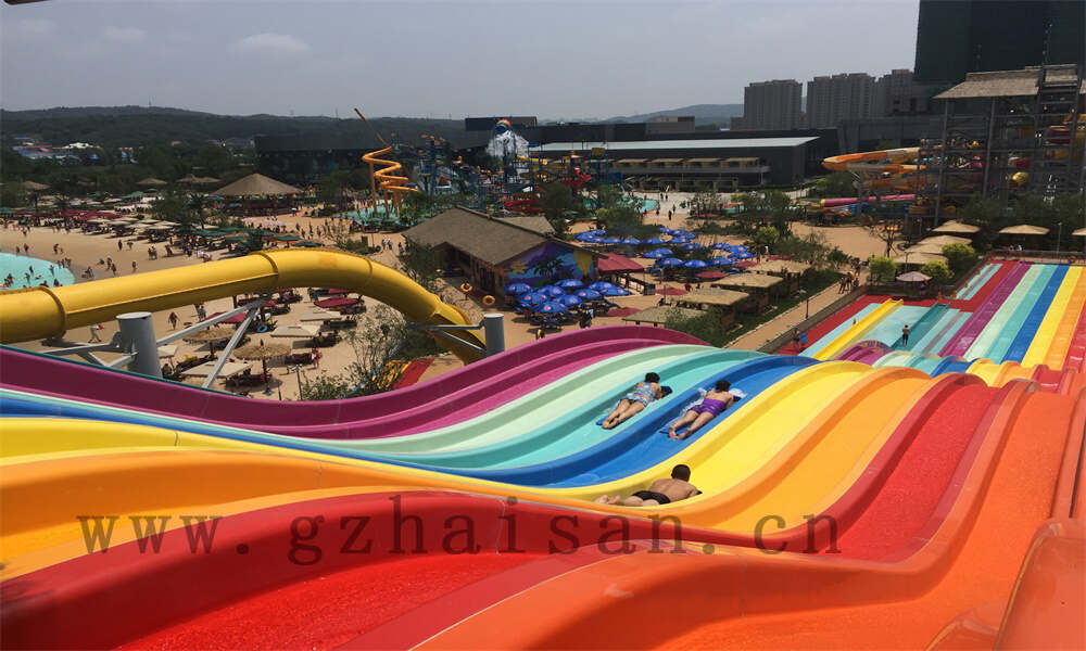 介绍水滑梯设备是由哪些结构组成的